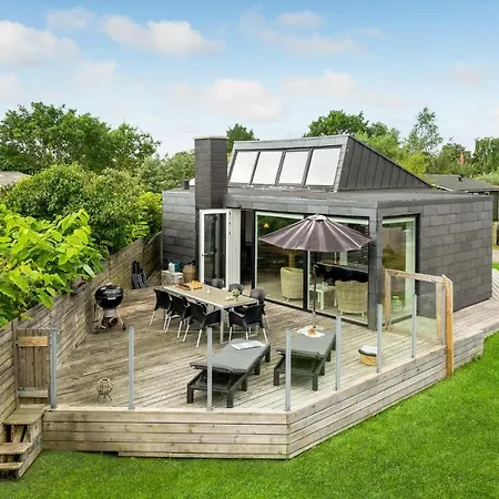 Holiday home 2 Bedroom Awesome In Juelsminde *
