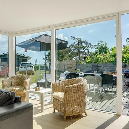 2 Bedroom Awesome In Juelsminde * Sønderby