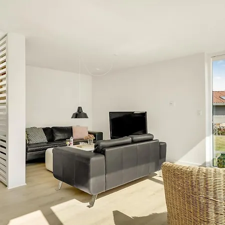 2 Bedroom Awesome In Juelsminde