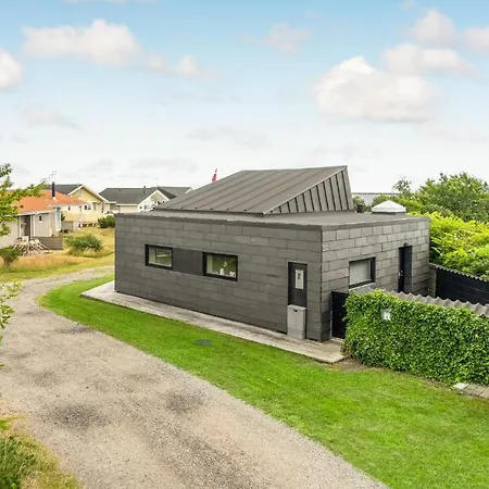 2 Bedroom Awesome In Juelsminde Holiday home *