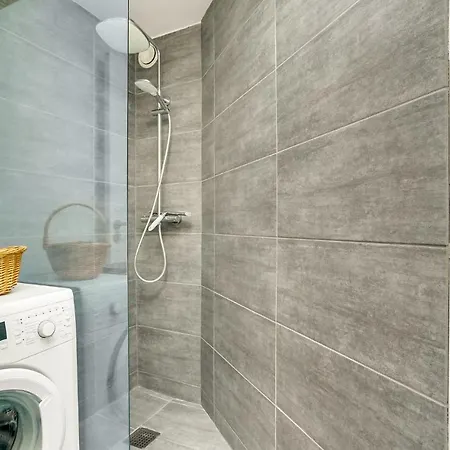 2 Bedroom Awesome In Juelsminde *