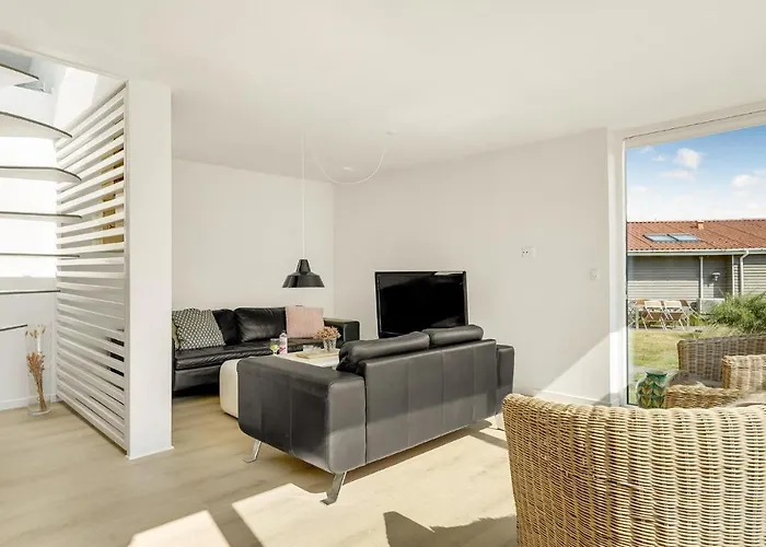 2 Bedroom Awesome In Juelsminde