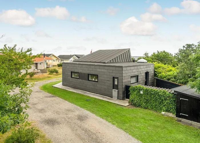 2 Bedroom Awesome In Juelsminde Vakantiehuis *